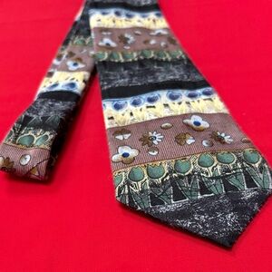 Crescent Bay vintage tie.